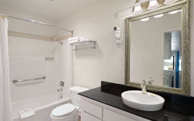 Super 8 by Wyndham Dunnigan