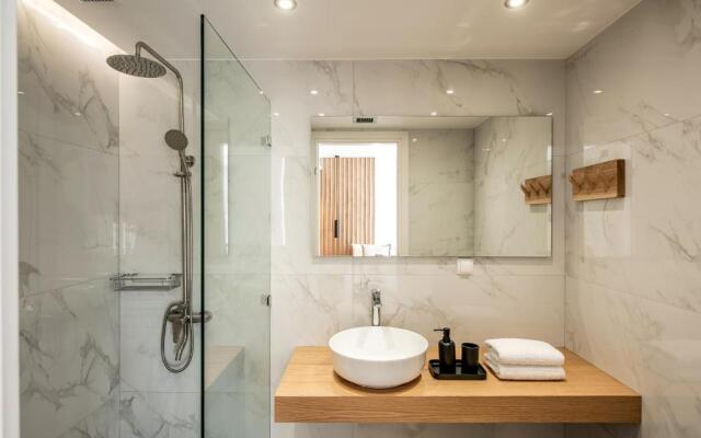 Ianthi Suite by Nymphes