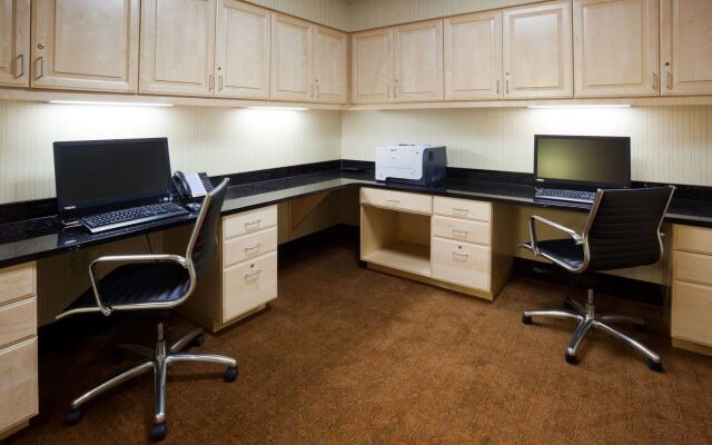 Hampton Inn & Suites Minot Airport