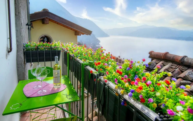The Green Nest by Lake Como