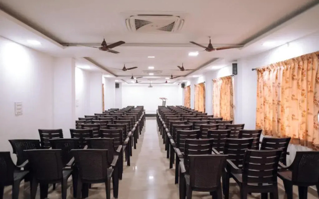 Rd Hotel by OYO Rooms