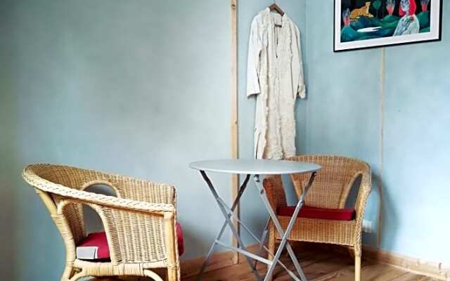 File dans ta chambre !