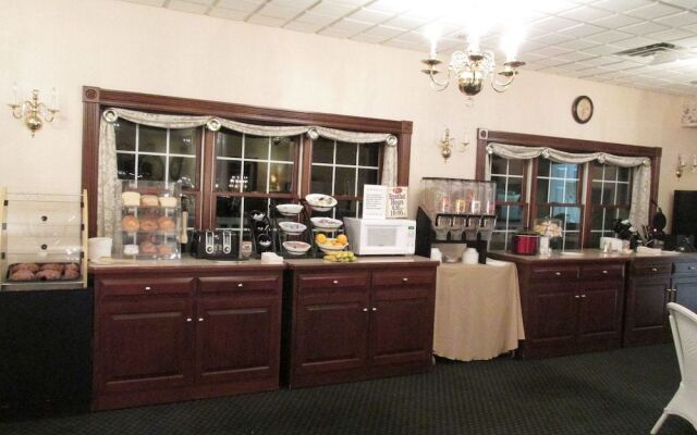 Inn at Amish Door