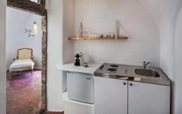 Opsis Cave House
