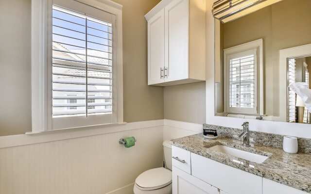 Paradise Pointe - Gorgeous 4 BR home with pool by RedAwning