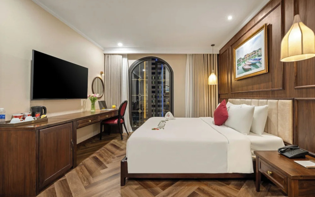 Golden Lotus Luxury Hotel Da Nang