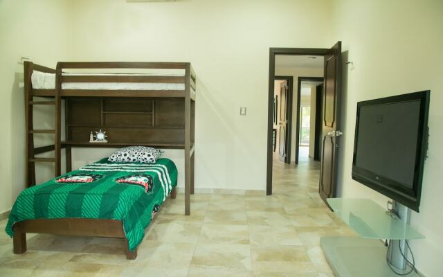 5 BR House with Pool and Private Beach