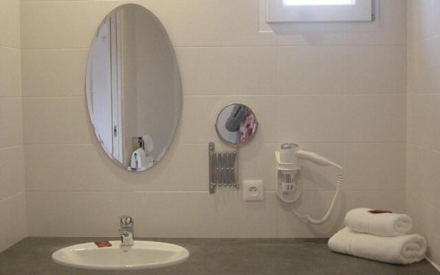 Hôtel Les Voisins Beaucemaine