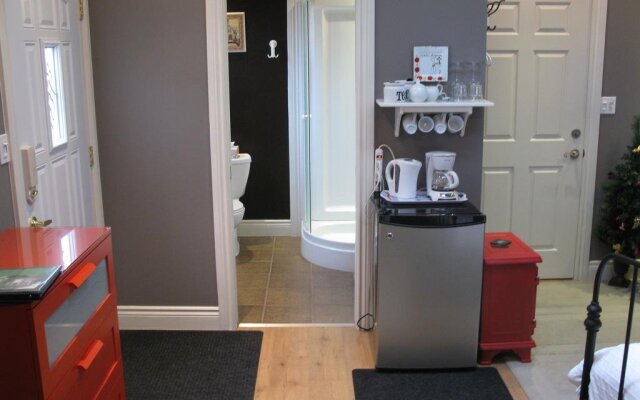 Cedar Suite Bed and Breakfast by Elevate Rooms
