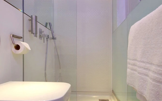 YOTELAIR London Gatwick