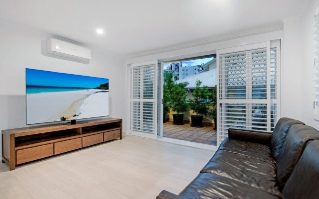 Coastal Luxe - Diamond Beach 168 – Guest Rooms – Gold Coast