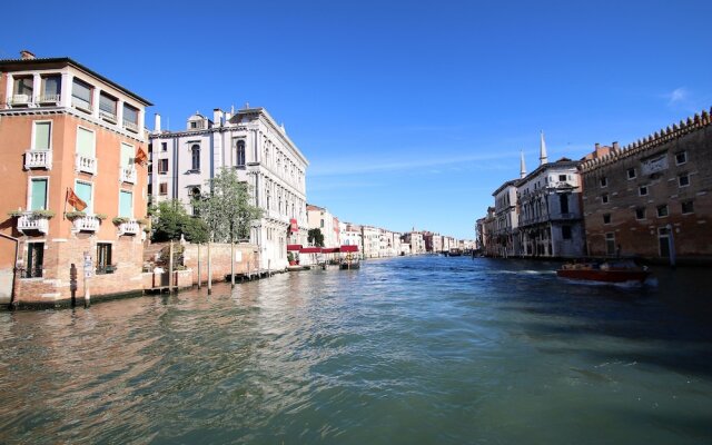 SUNNY Ghetto canal