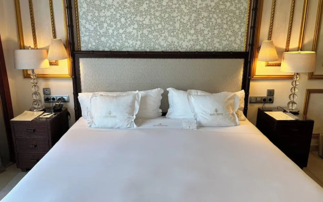 Las Dunas Suites & Apartments