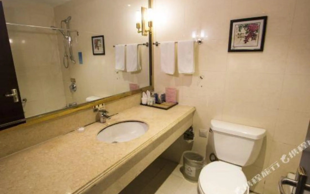 Mingzhao Hot Spring International Hotel
