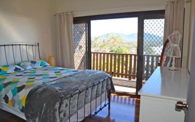 Barrels Beach House, 28 Dulconghi Street