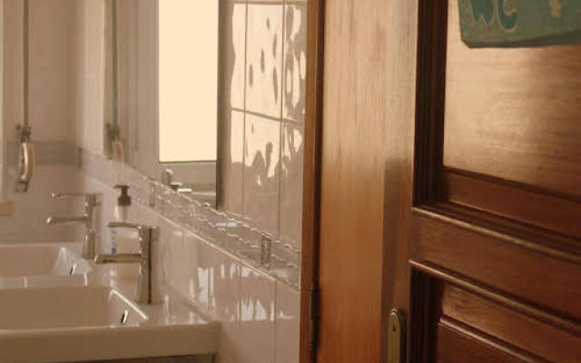 Almagreira Surf Hostel