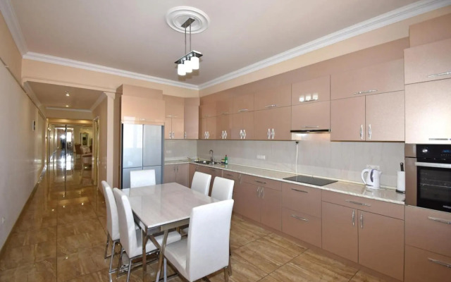 Teryan street, 4 bedrooms Luxury, Unique apartment TT888