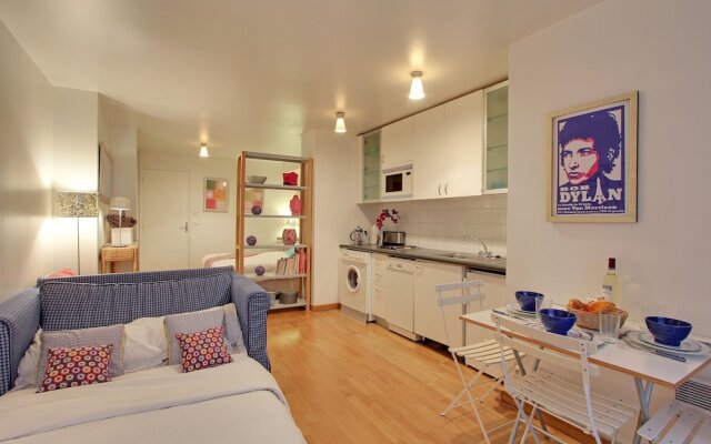 S09278 - Studio with patio for 3 people, Grand Boulevards