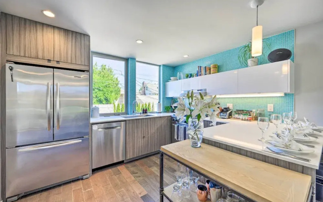 Canal & Mtn Views: Pet-friendly Seattle Retreat