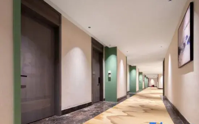 Ruiyi Hotel (Near Yangsigang Bridge, Wuhan Int'l Expo Center)