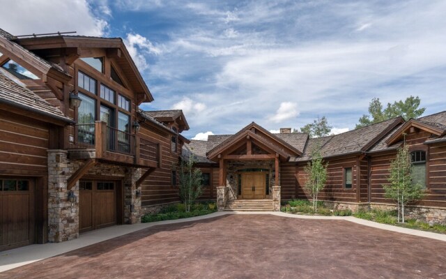 THE Pinnacle by Exceptional Stays