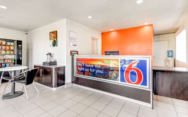 Motel 6 Waco, TX - Lacy Lakeview