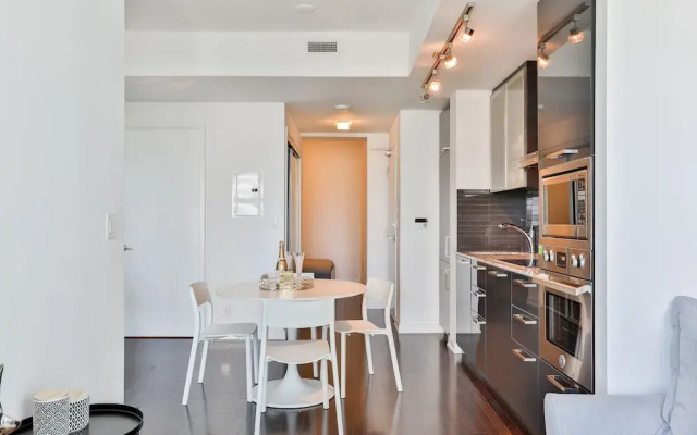 Brilliant High-Rise 2 Bed and Parking