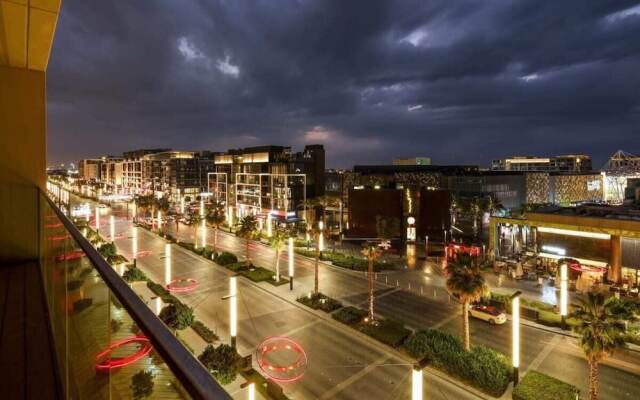 Explore City Walk From an Exquisite Sanctuary