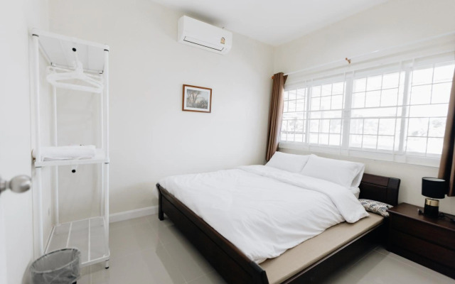 Glass House, Mountain View, Near Airport-City