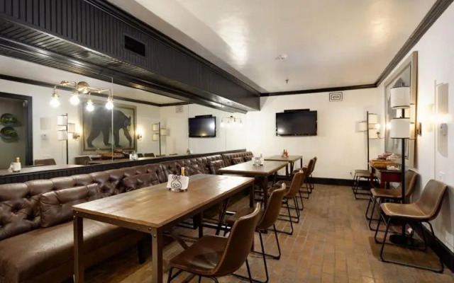 Independence Square 308 Top Floor Hotel Room with Ideal Downtown Location