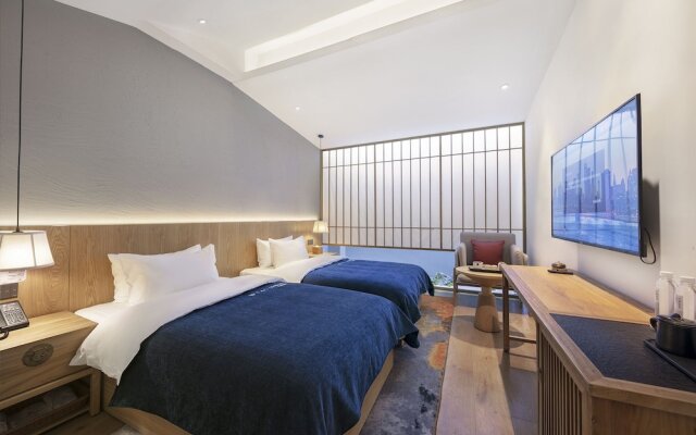 Qianna Hotel (Zhengzhou Erqi Square David City)