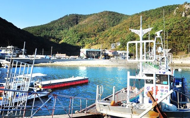 Tongyeong Look at the Sea Pension