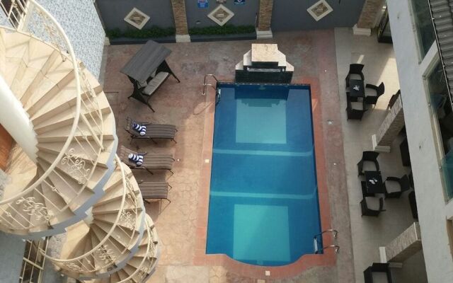 Valley Front Plus Hotel