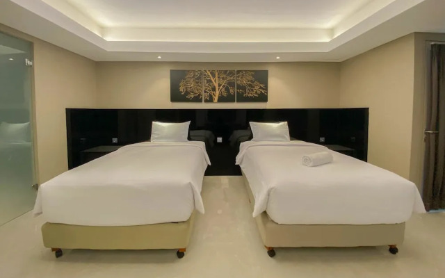 Spacious Combined Studio Apartment At Warhol (W/R) Residence