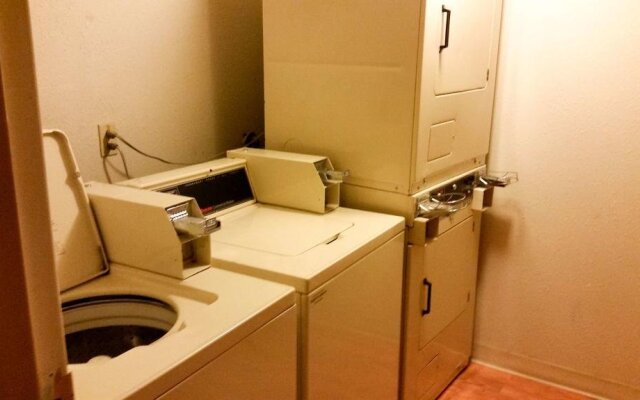 Days Inn & Suites by Wyndham Spokane