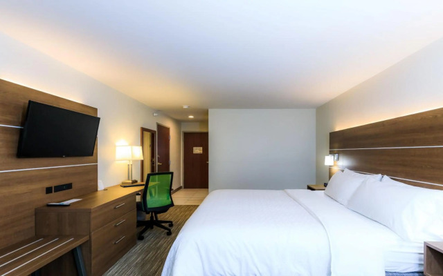 Holiday Inn Express Osage Beach - Lake Of The Ozarks by IHG