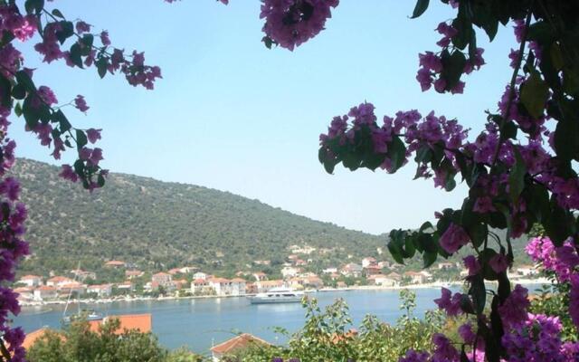 Romantic Apartment With Sea View Vinišće, Dalmatia