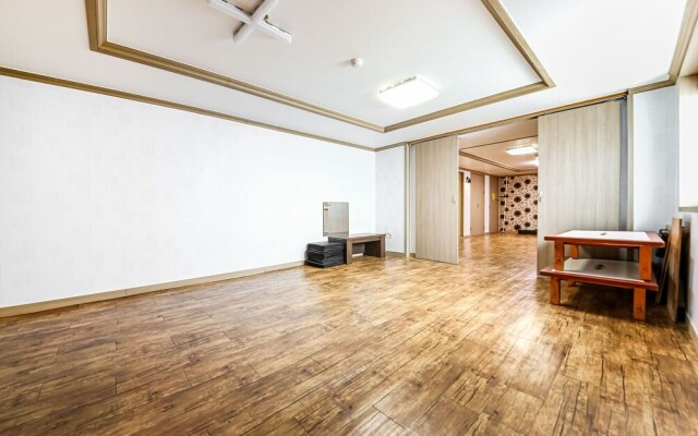Buan Gyeokpo Chaeseok Resotel Oakville