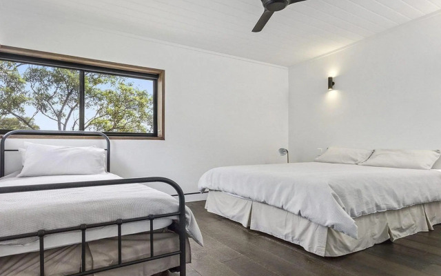 Horizons at Currarong - architecturally designed beach house