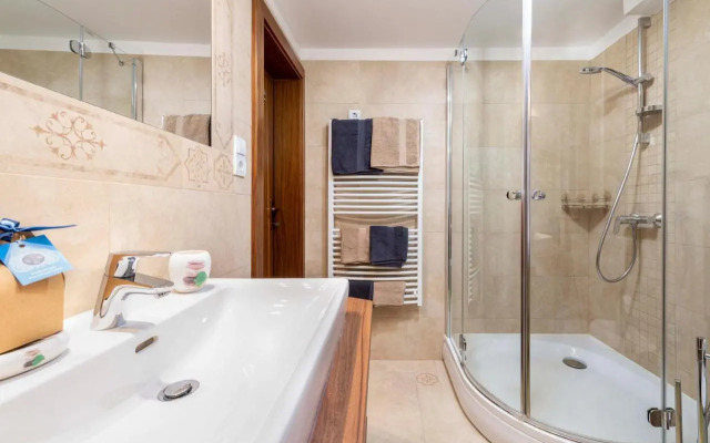 Moon Stone Residence Pag