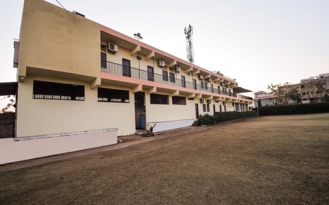 OYO 26659 Hotel Parmanand Garden