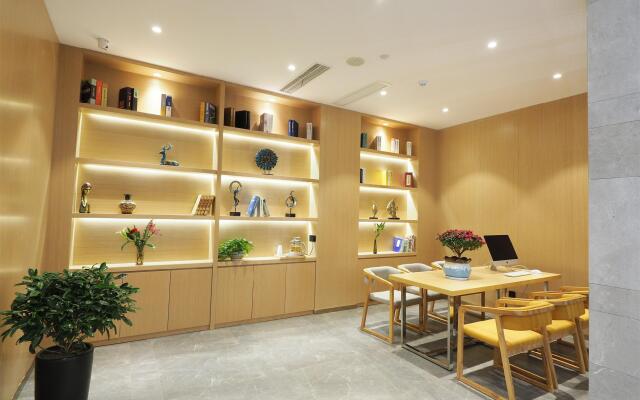 Starway Hotel Xinyang Railway Station