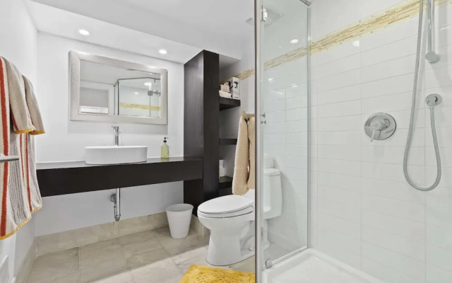 Specious Fully Private Studio apt With Laundry