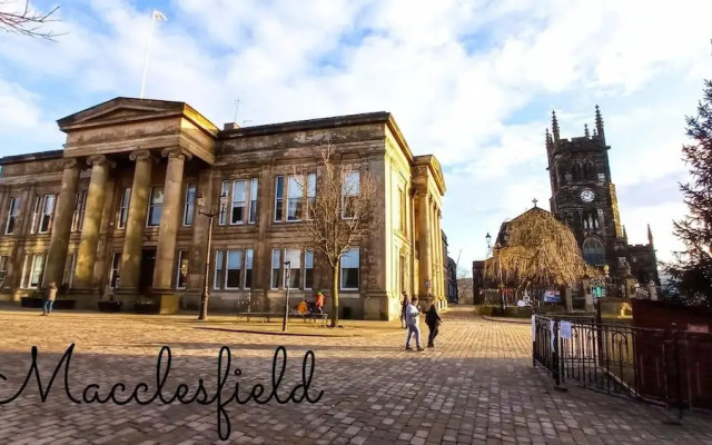 Studio - Sleeps 2 - Pets - Terrace - Parking