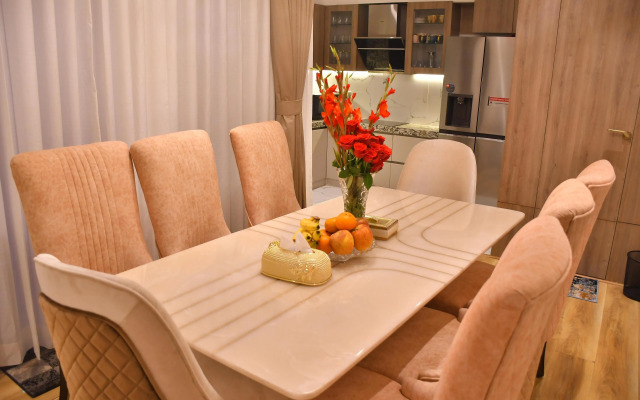 Luxuryhouse-3br-free Car & Driver-balcony-wifi