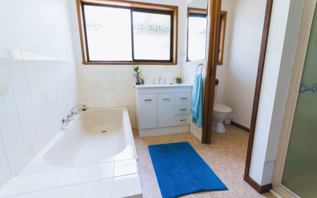 Bruces Waterside Units