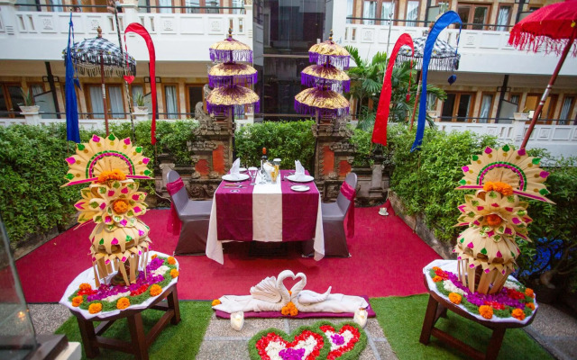 Famous Hotel Kuta