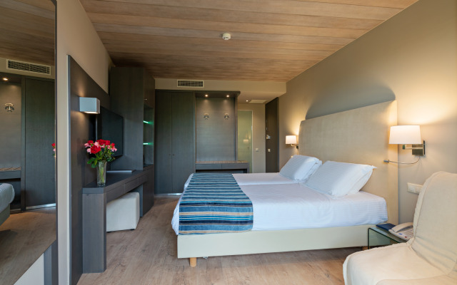 Kyma Suites Beach Hotel