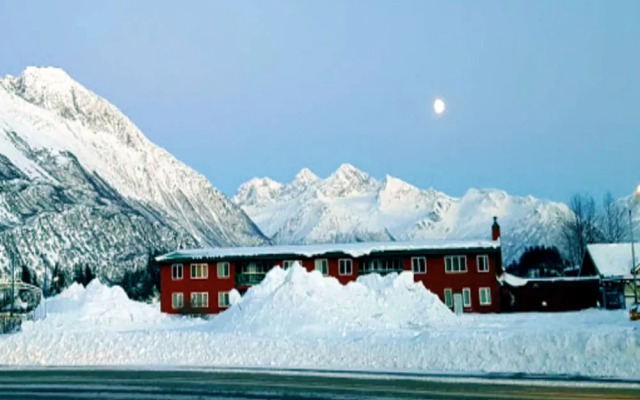 Totem Hotel and Suites