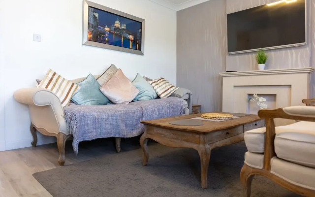 9A Millbrae - Donnini Apartments